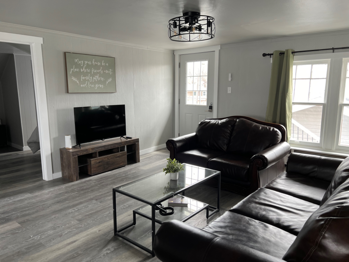 Convenient Cozy Cute 2 Bdrm-D - Photo 4