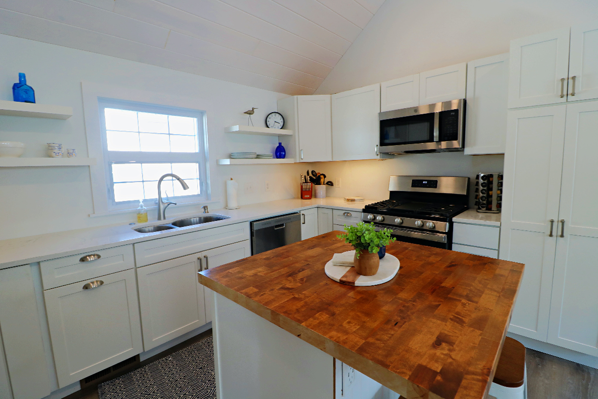 Lakeside Cottage With Garage - Photo 7
