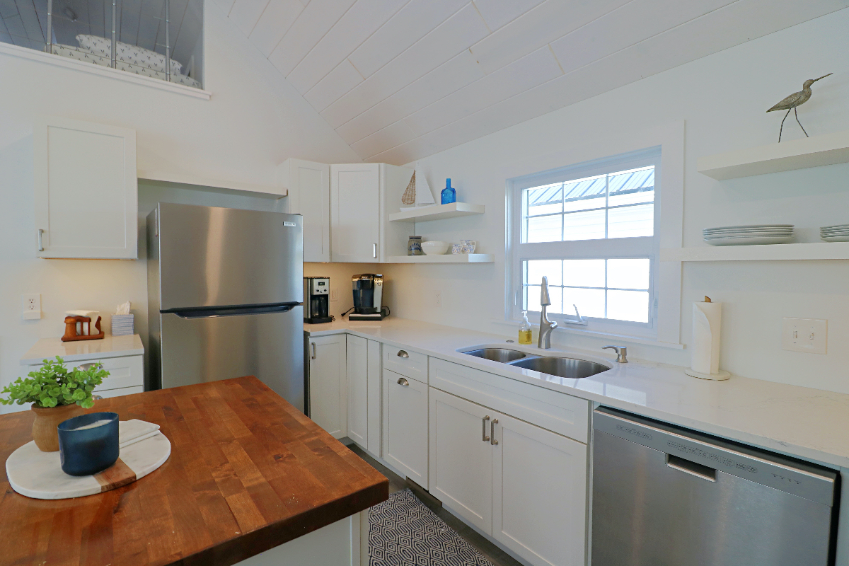 Lakeside Cottage With Garage - Photo 6