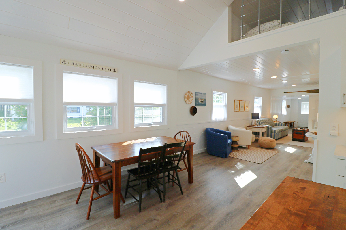 Lakeside Cottage With Garage - Photo 8