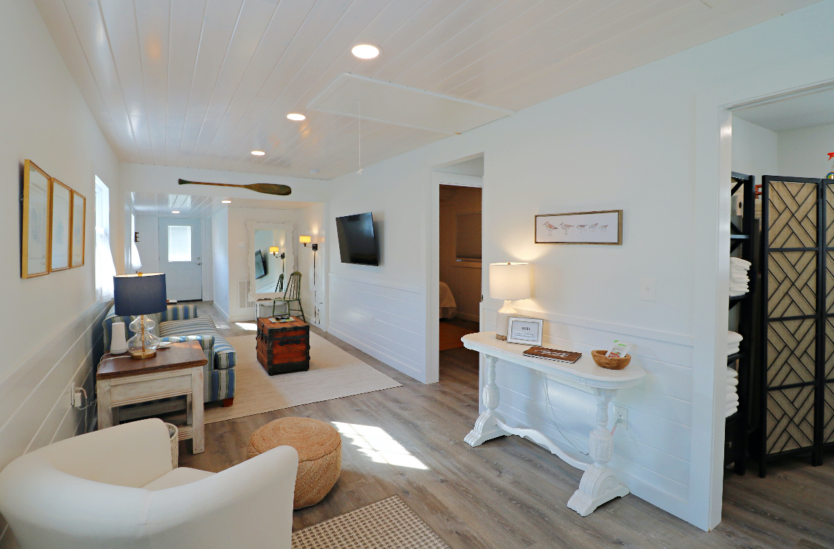 Lakeside Cottage With Garage - Photo 9