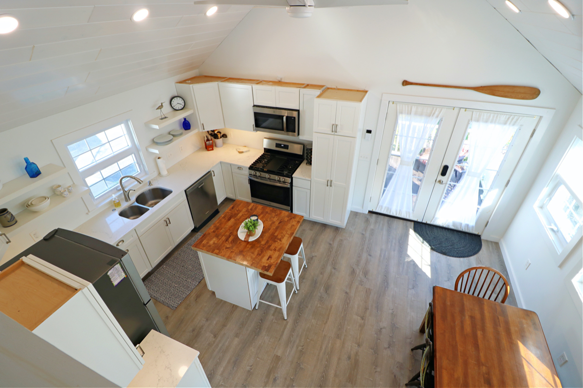 Lakeside Cottage With Garage - Photo 4