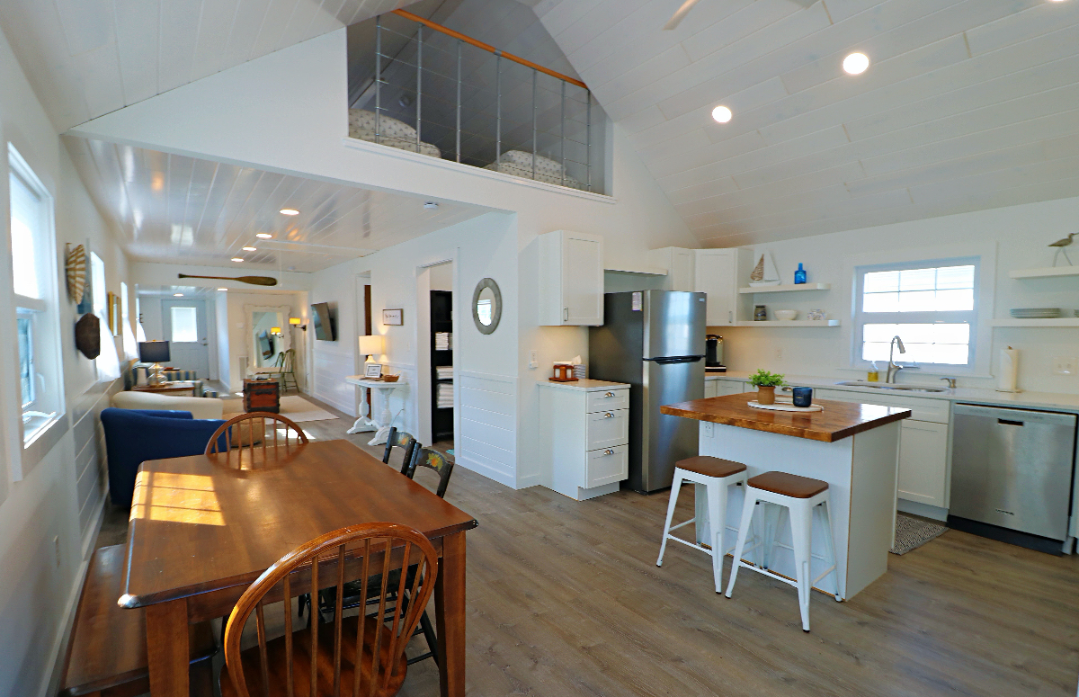 Lakeside Cottage With Garage - Photo 3