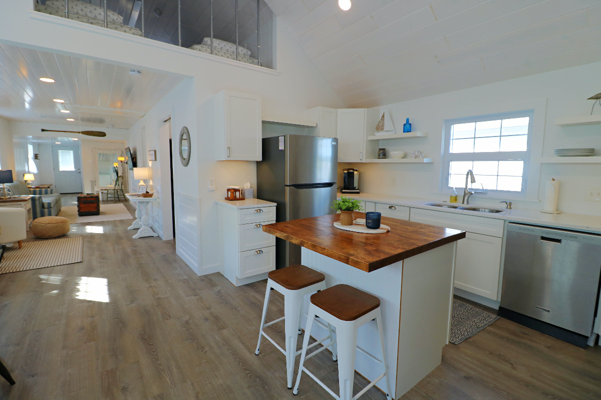 Lakeside Cottage With Garage - Photo 5