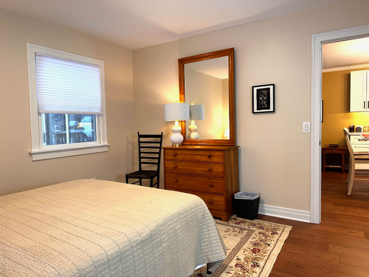 Newly Renovated 1 Bedroom with Garage - Photo 3