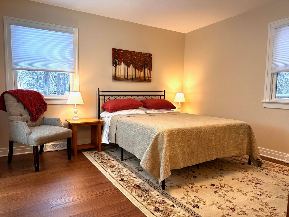 Newly Renovated 1 Bedroom with Garage - Photo 2