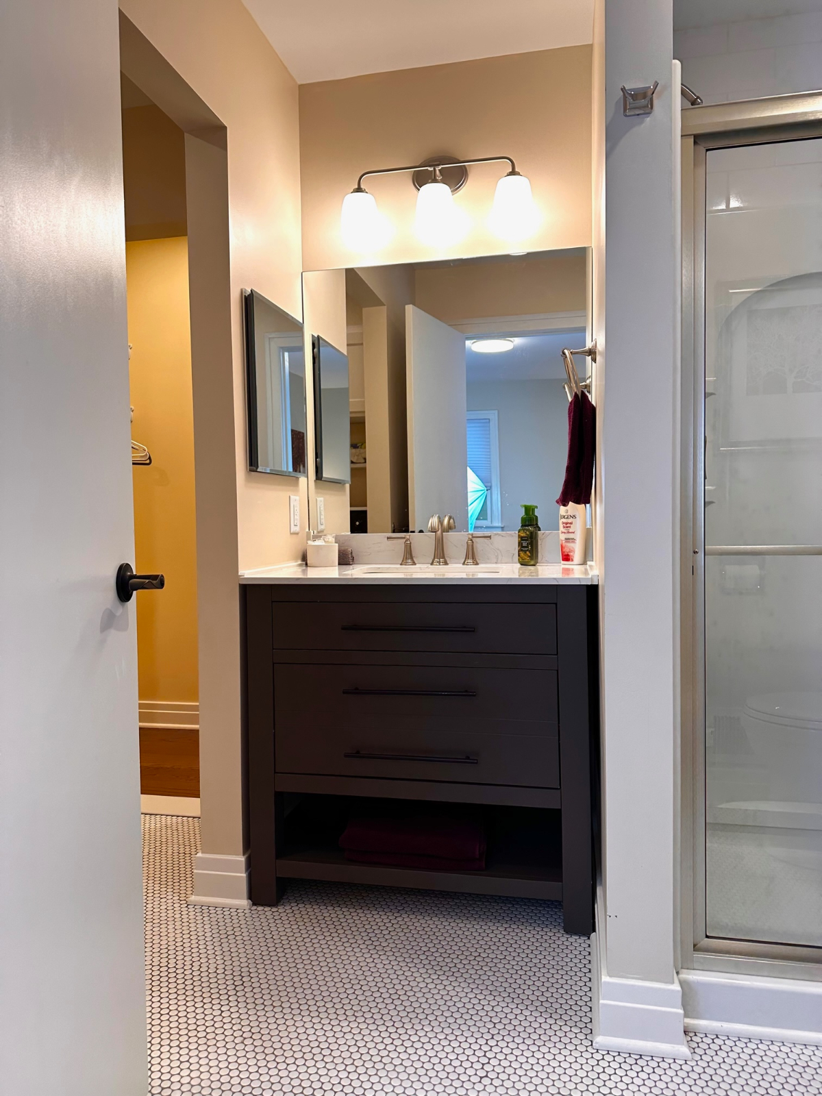Newly Renovated 1 Bedroom with Garage - Photo 4