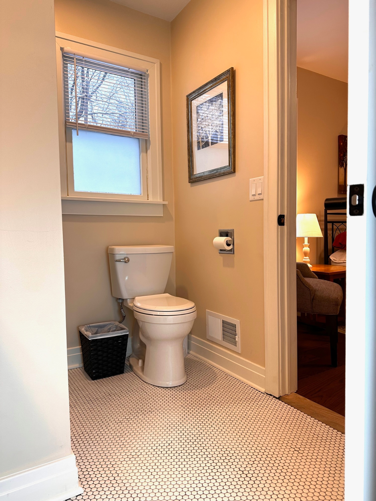 Newly Renovated 1 Bedroom with Garage - Photo 8