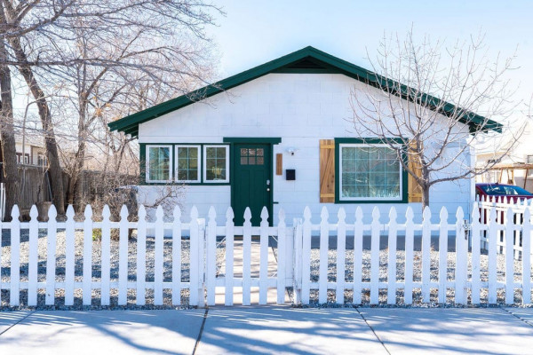 University Heights Cottage-close to all major hospitals