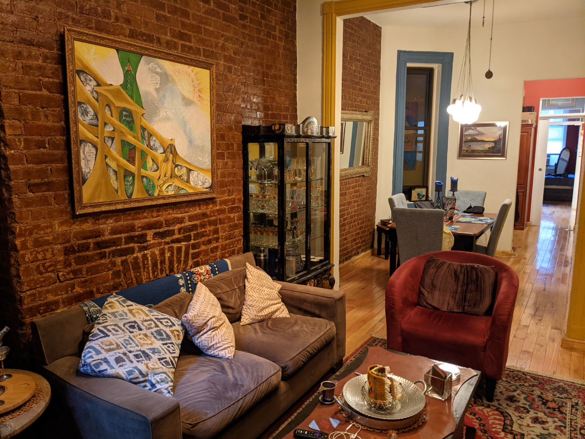 Large 2BR In The Heart of NYC - Photo 2