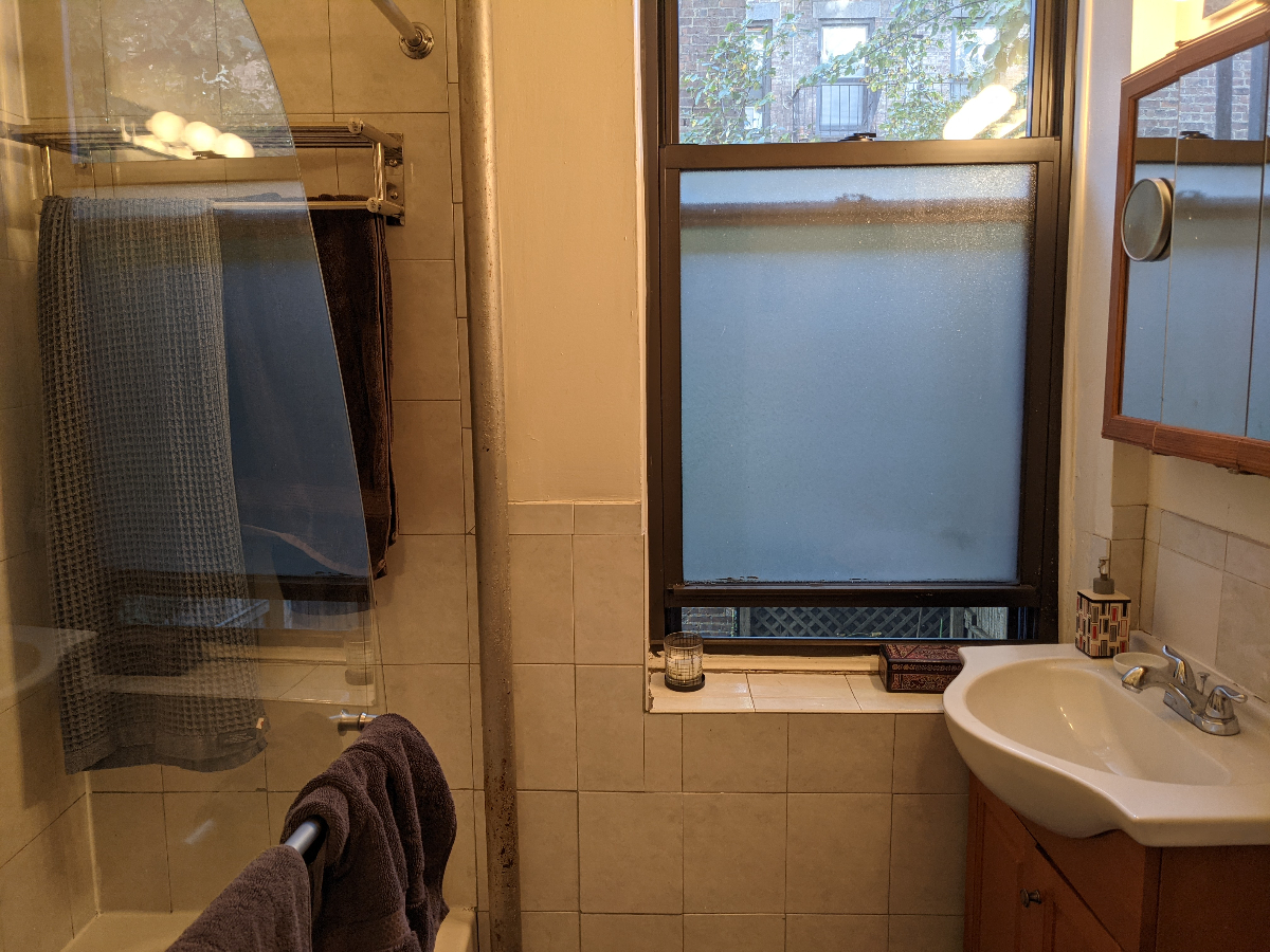 Large 2BR In The Heart of NYC - Photo 8