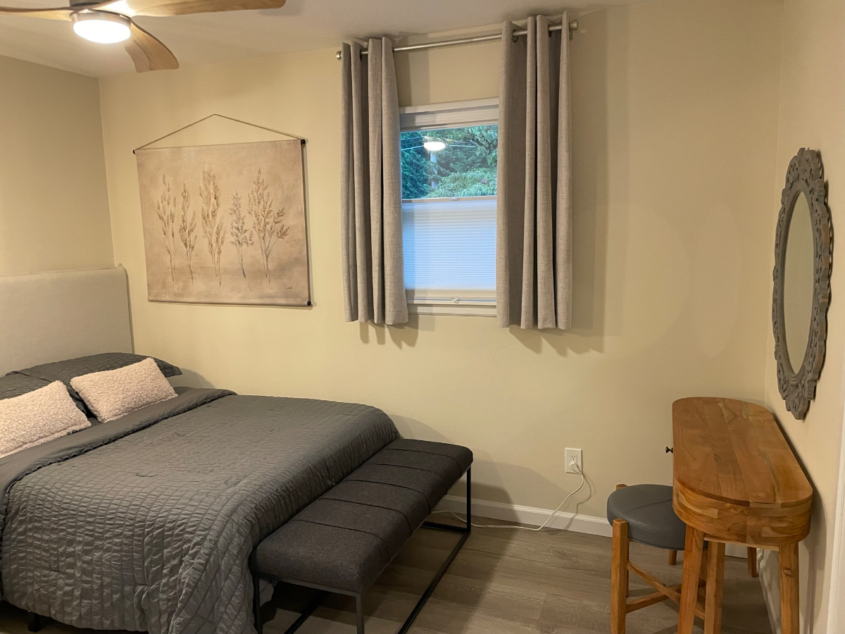 Charming Single-Story Oasis in West Islip l 3-Bedroom Home with a Fenced Backyard and Modern Comfort - Photo 7