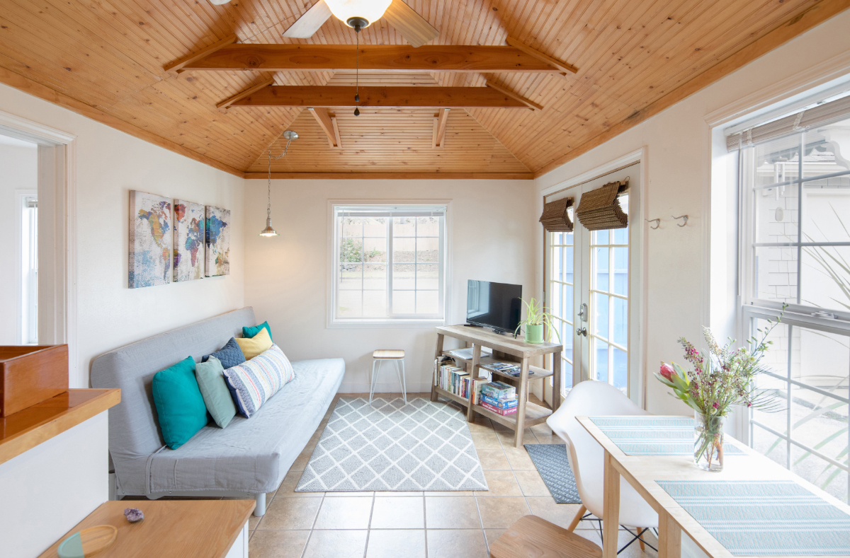 Quiet and stylish guesthouse in central Olympia