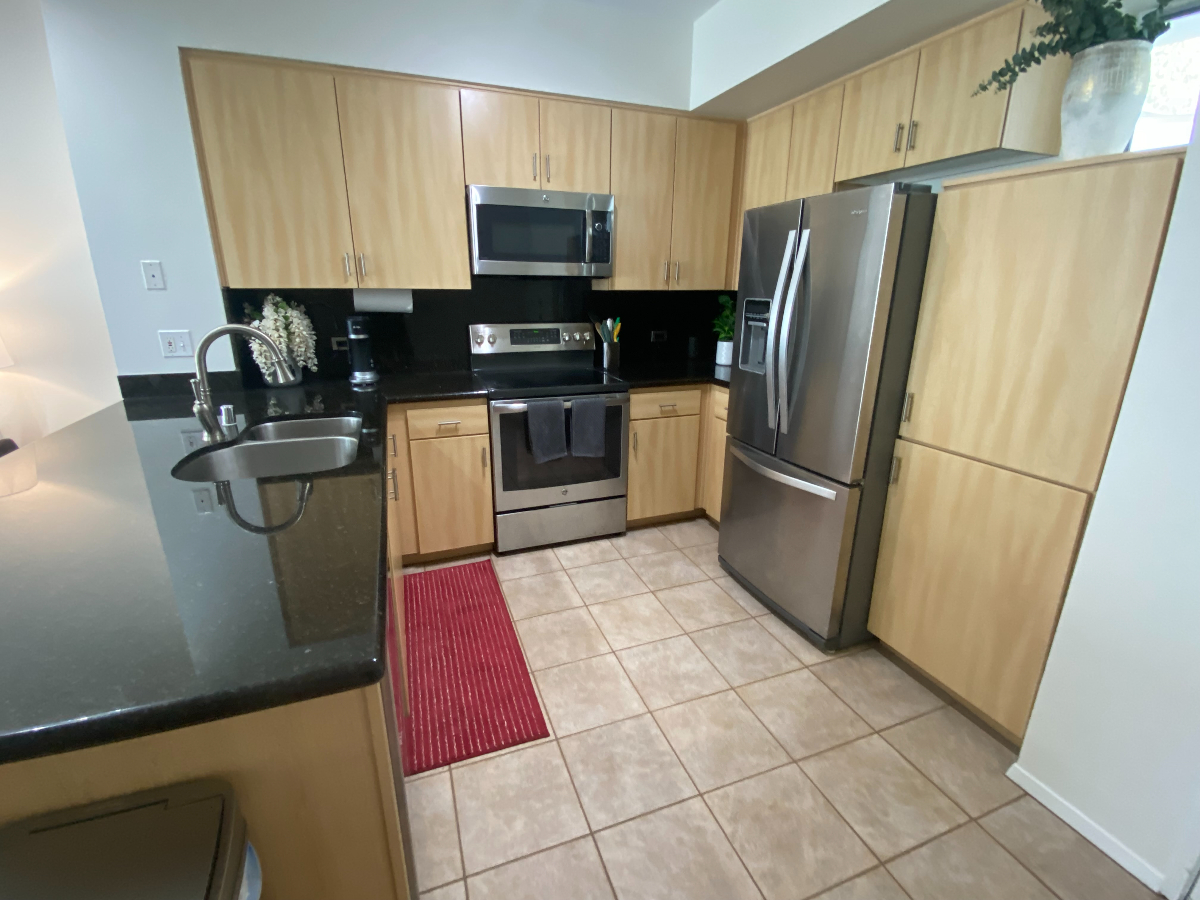 One BR in Marina District with Utilities/Parking Included - Photo 4