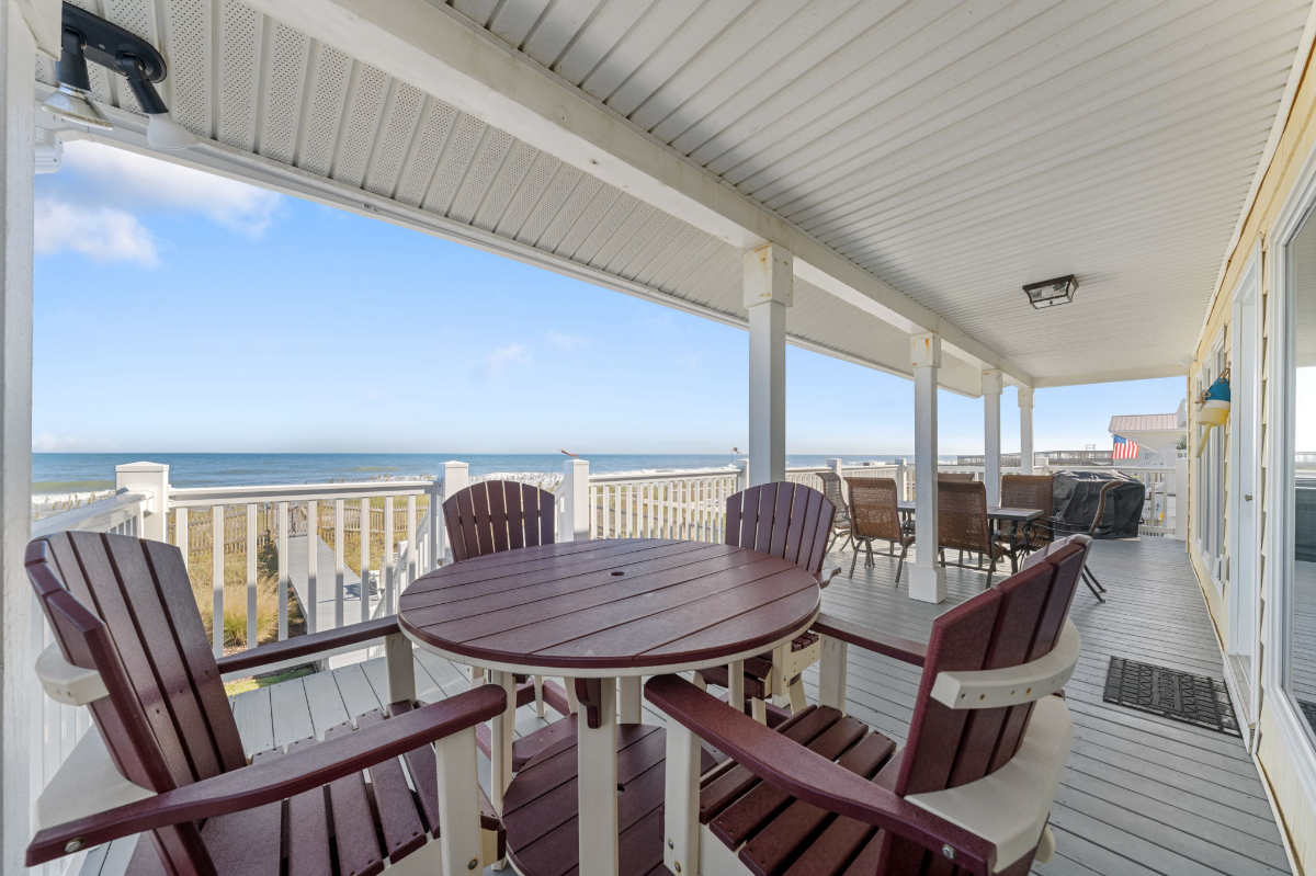 3 Bedroom Oceanfront House- Fenced in Yard