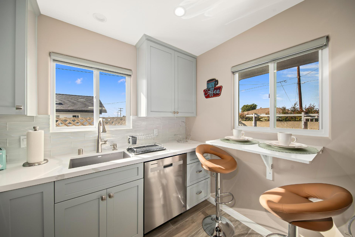 Fully Furnished 2BR - Near Naval Base & Hospitals, Fast WiFi, Parking - Photo 1