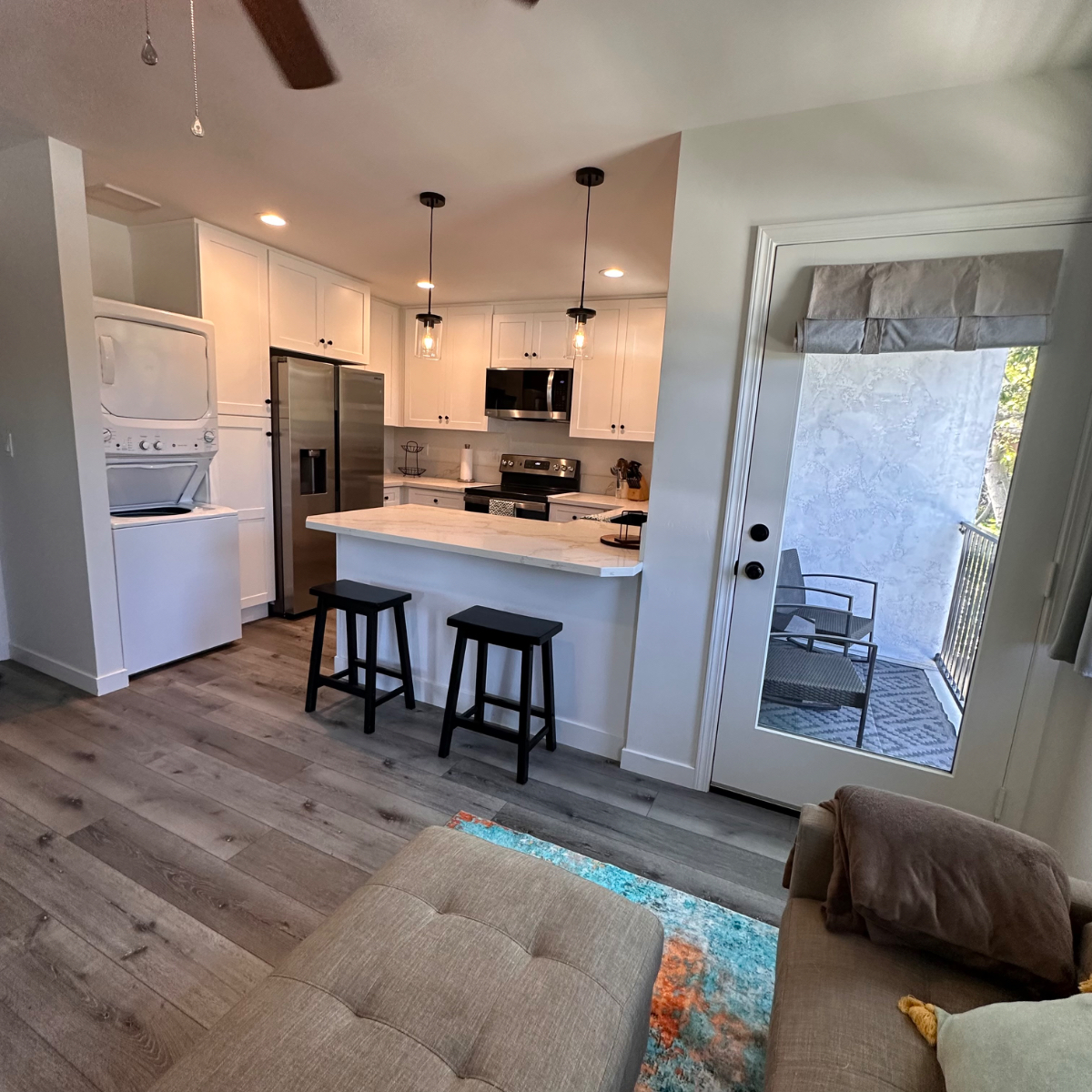 Brand New Quiet Fully Furnished 2 BR/1BA Apartment - Photo 6