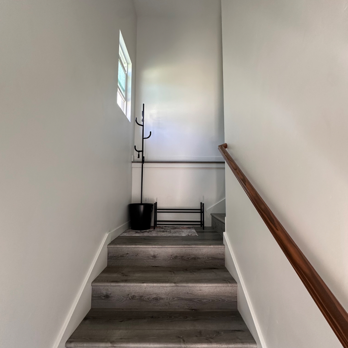 Brand New Quiet Fully Furnished 2 BR/1BA Apartment - Photo 3