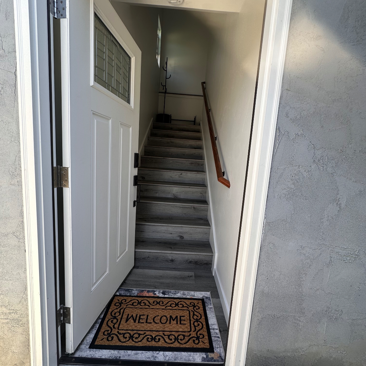 Brand New Quiet Fully Furnished 2 BR/1BA Apartment - Photo 2