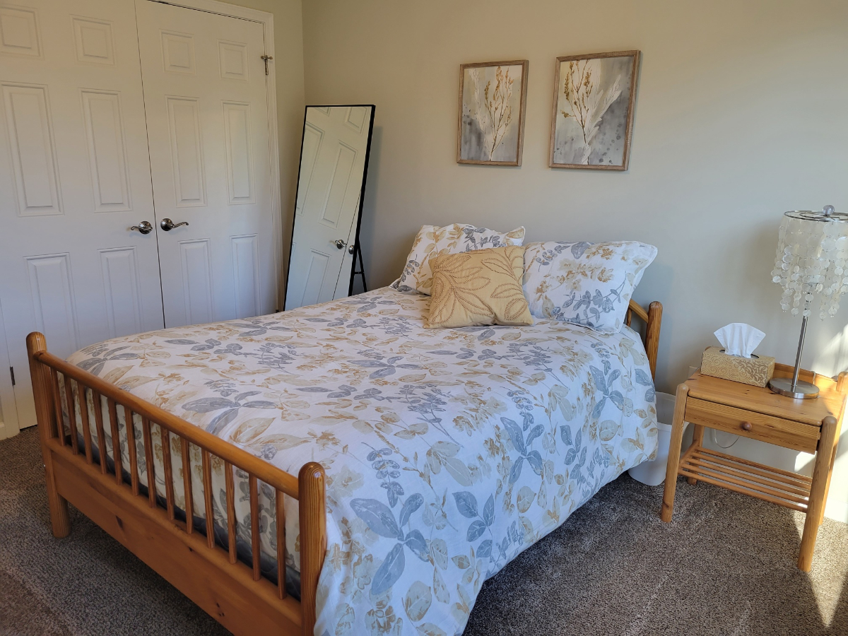 Quite Bedroom w/ Private Bath - Photo 3