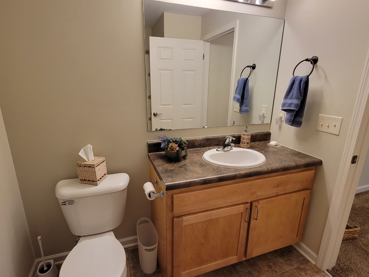 Quite Bedroom w/ Private Bath - Photo 4