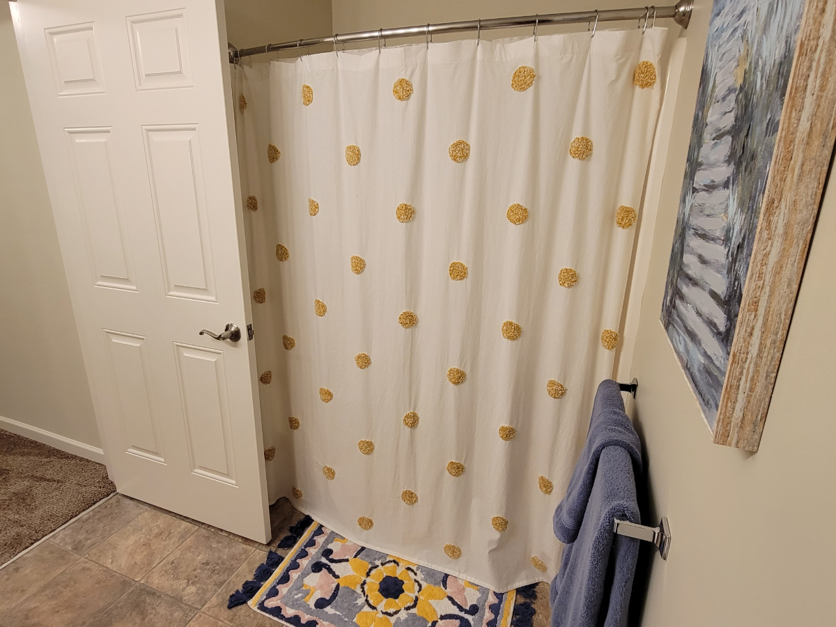Quite Bedroom w/ Private Bath - Photo 5
