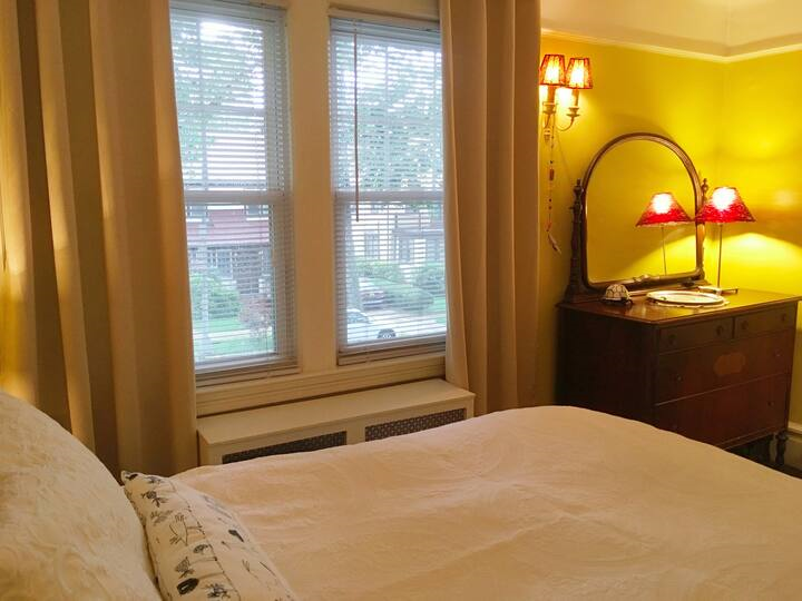 Cozy Bedroom - Photo 2