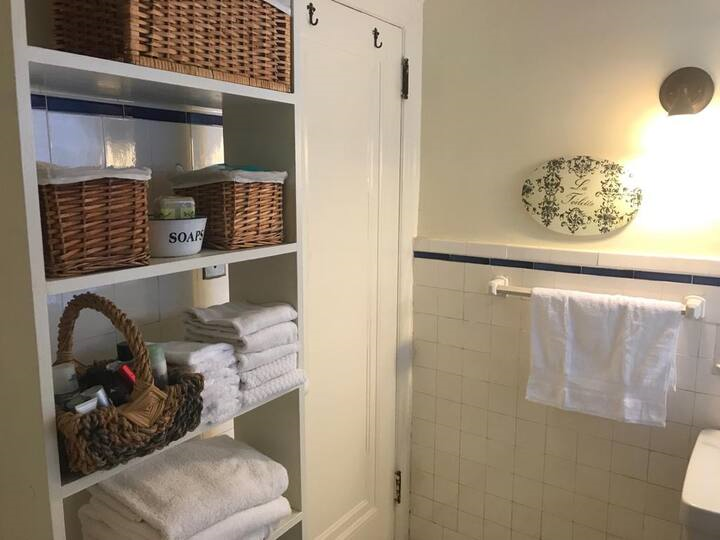 Cozy Bedroom - Photo 5
