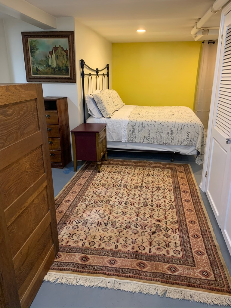 Cozy Bedroom - Photo 9