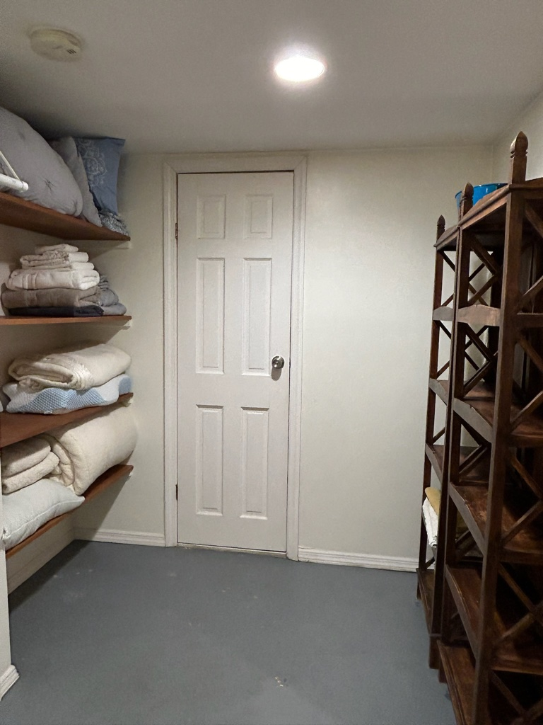 Cozy Bedroom - Photo 12