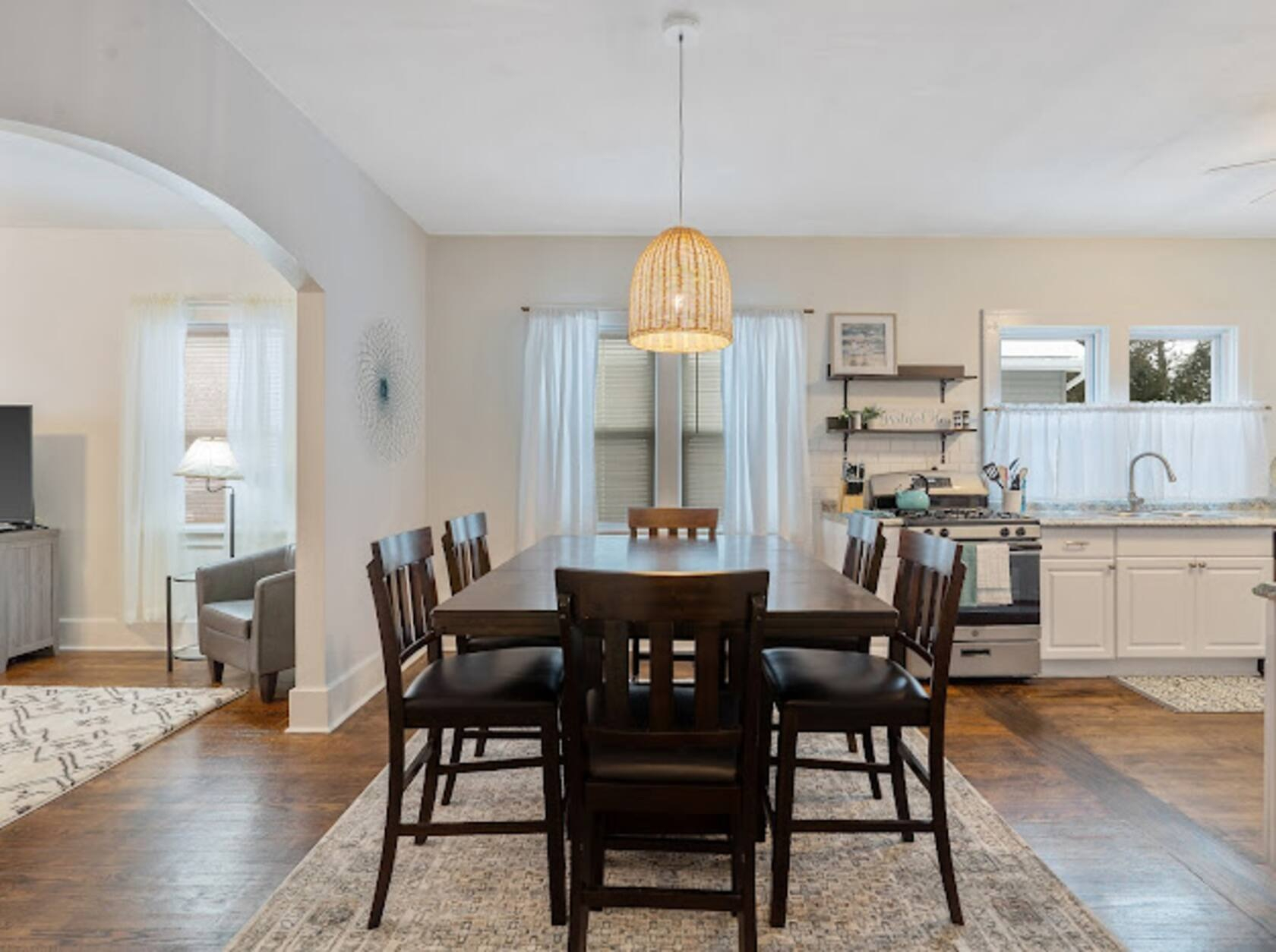 Charming Family Friendly Home | Central Location - Photo 2