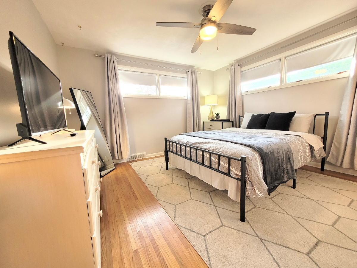Spacious Ranch in Quiet Neighborhood - Photo 3