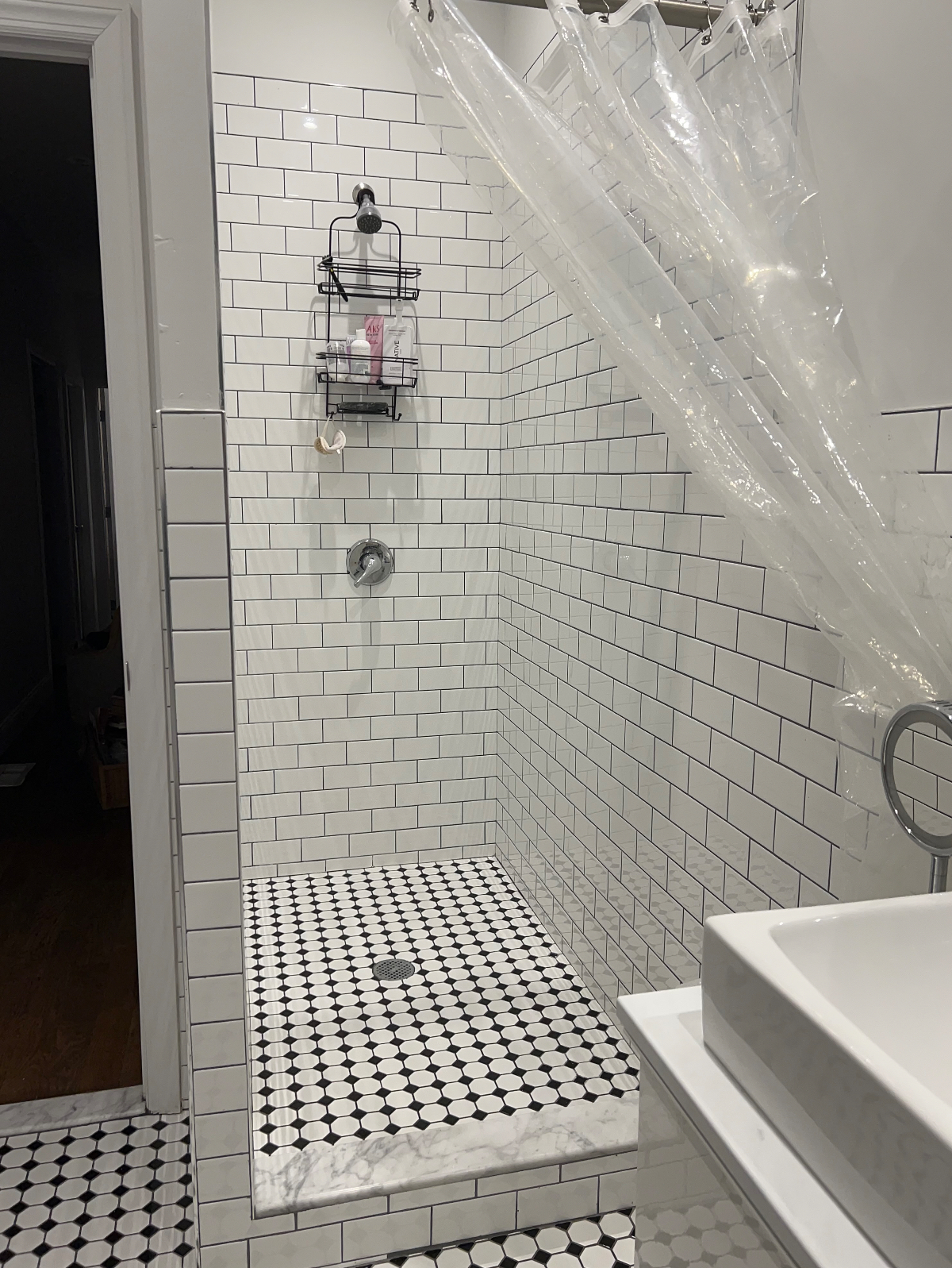 LG Bedroom with Private Bath  - All Amenities - Photo 8