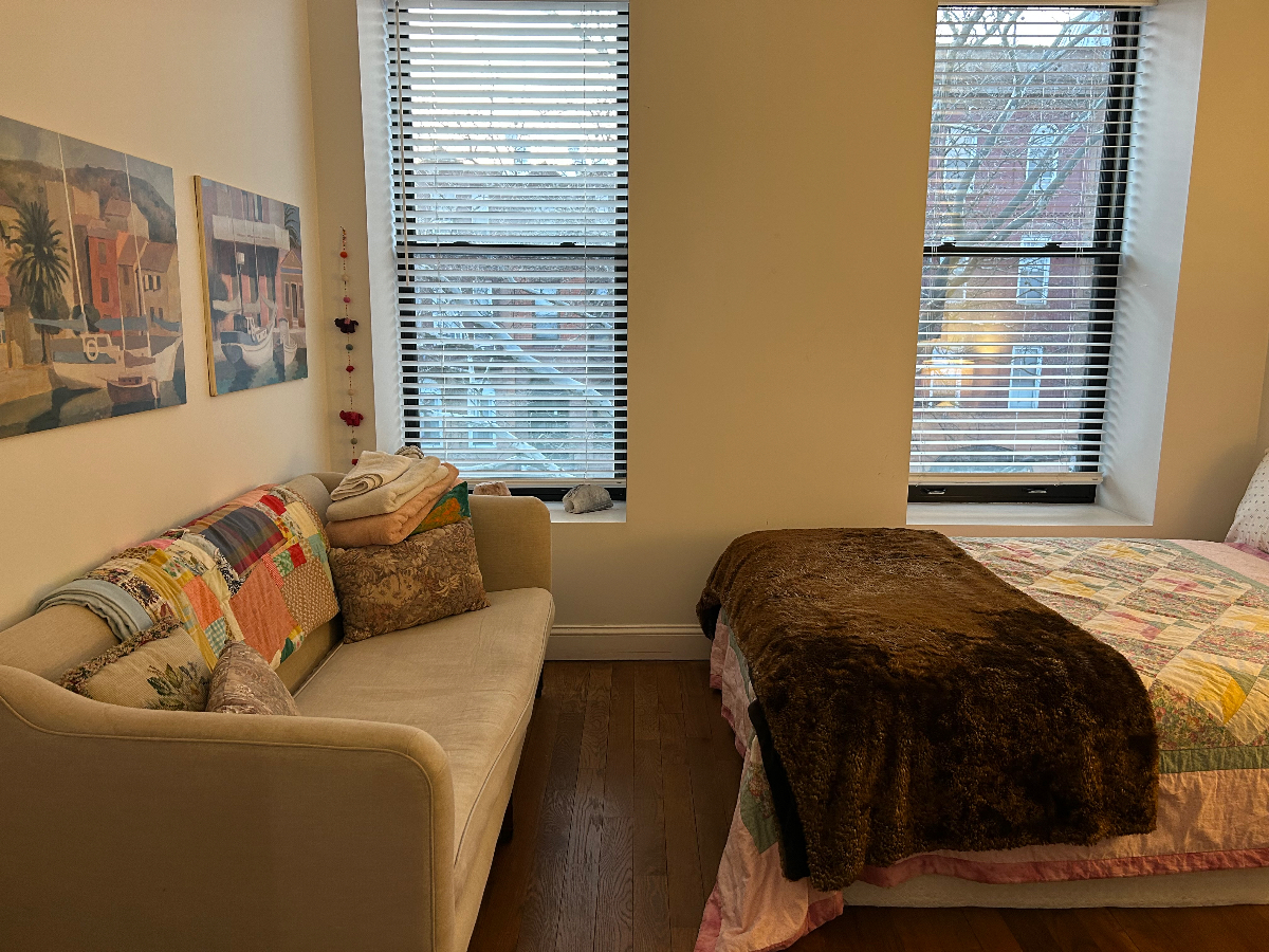 LG Bedroom with Private Bath - All Amenities - Photo 4