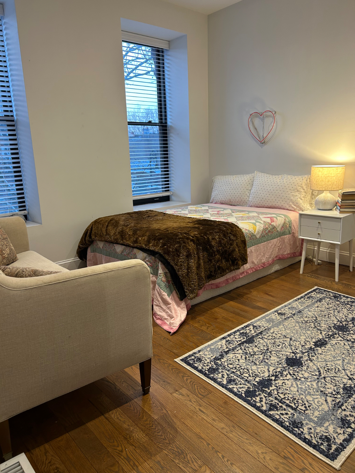 LG Bedroom with Private Bath - All Amenities - Photo 1