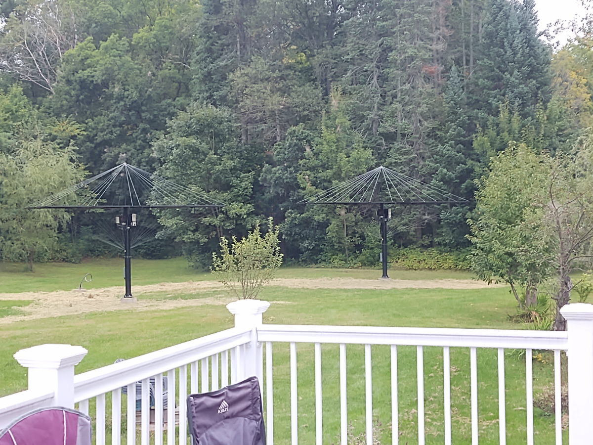 Quiet townhouse style apartment with private deck - Photo 2
