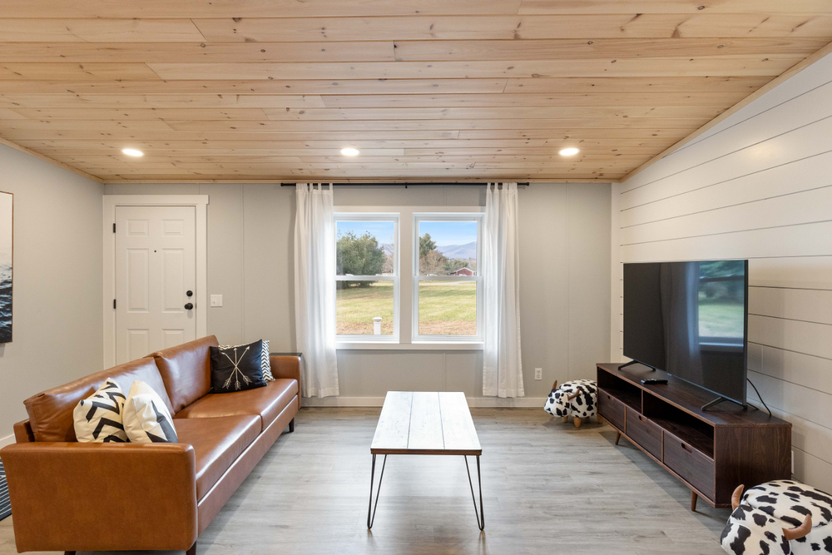 Recently Updated Private Home with Mountain Views - Photo 9