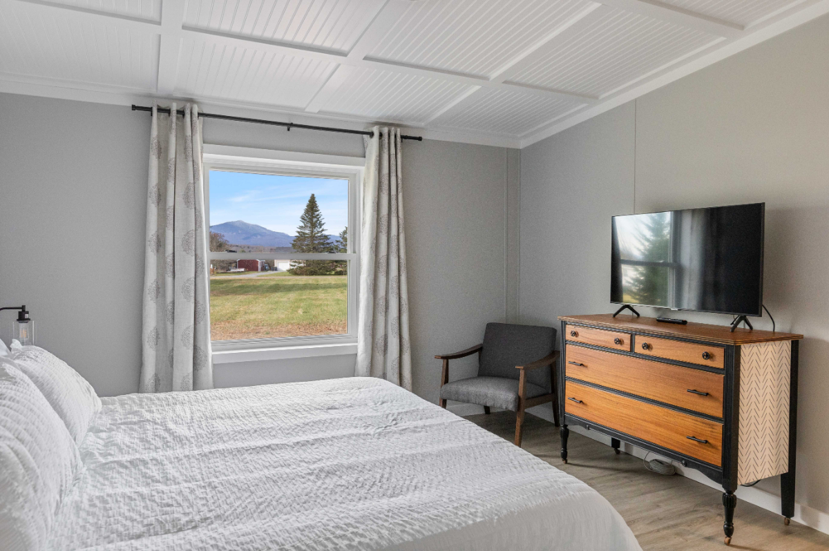 Recently Updated Private Home with Mountain Views - Photo 12