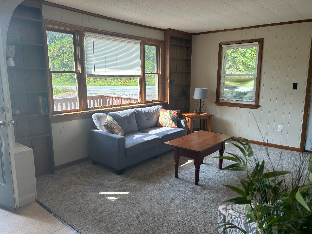 Cozy Quiet Home near Interstate and Hospitals - Photo 4