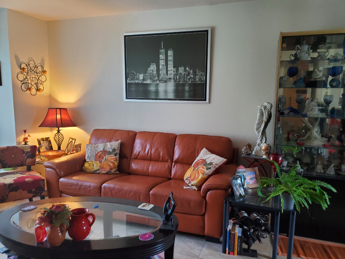 Sunny Townhome near the beach - Photo 1