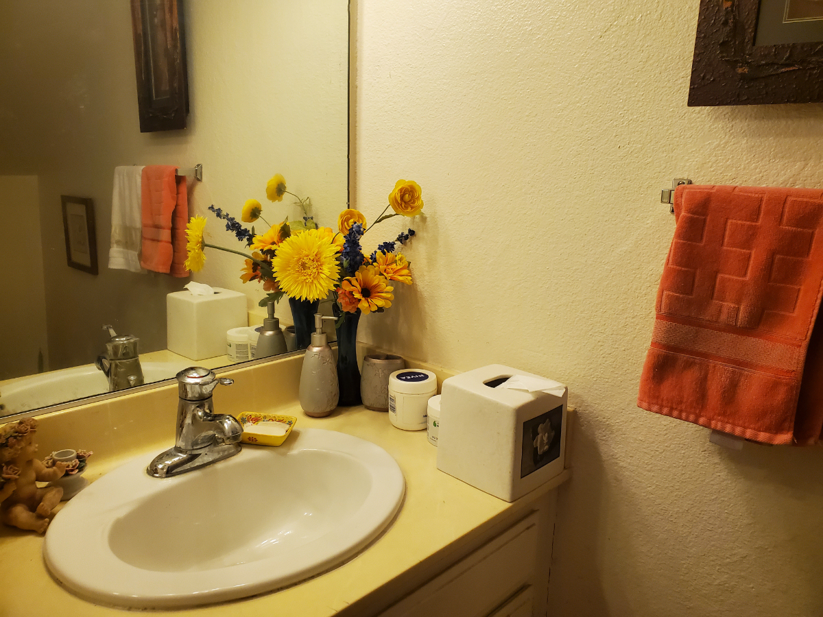 Sunny Townhome near the beach - Photo 4