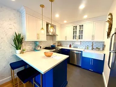 Prime location Astoria Queens newly renovated 1BR with rooftop access - Photo 1