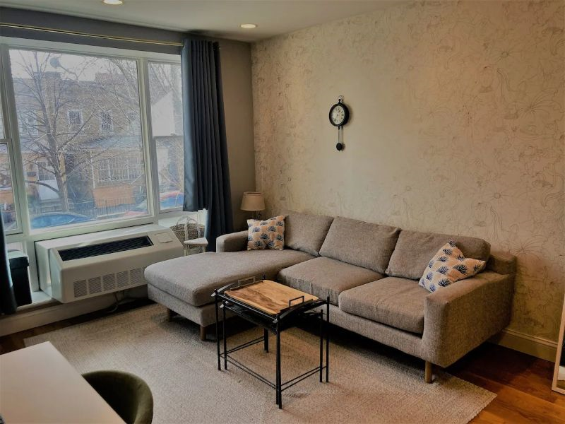 Prime location Astoria Queens newly renovated 1BR with rooftop access - Photo 3