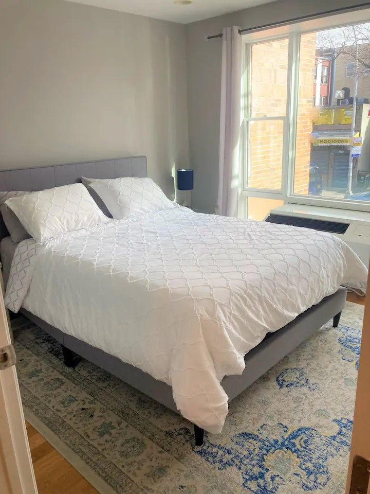 Prime location Astoria Queens newly renovated 1BR with rooftop access - Photo 4