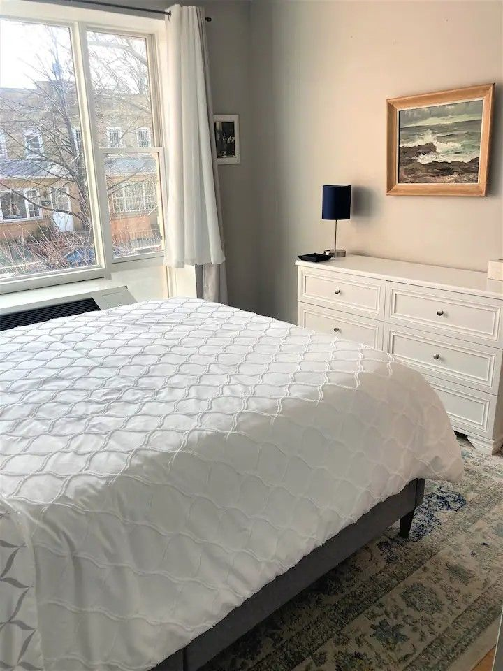 Prime location Astoria Queens newly renovated 1BR with rooftop access - Photo 5