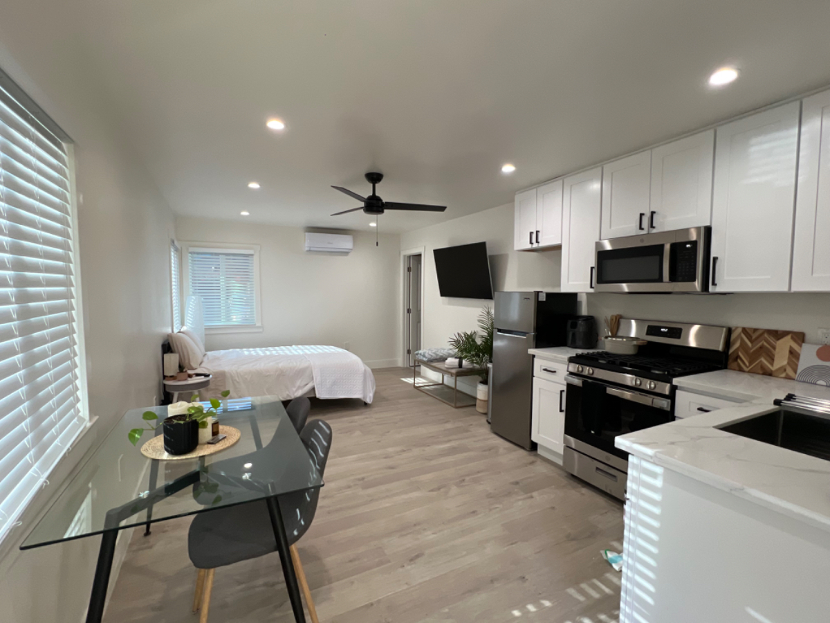 Clean Private 1B/1B WD/parking- Multi Unit Property - Photo 1