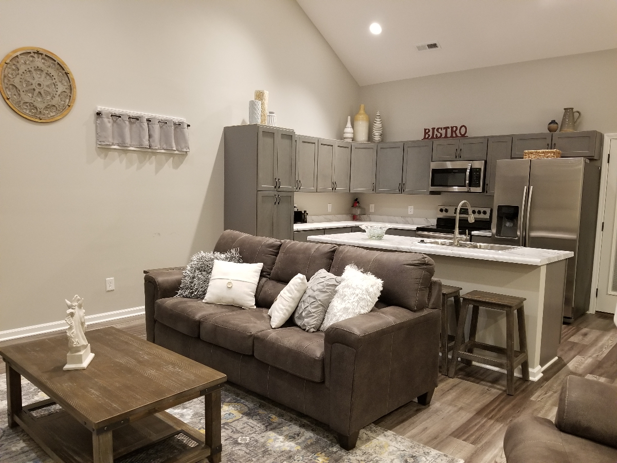 First Floor Master Bedroom - Photo 4