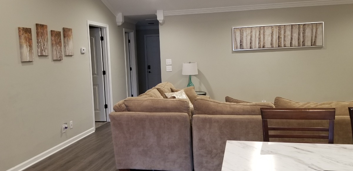 First Floor Master Bedroom - Photo 6