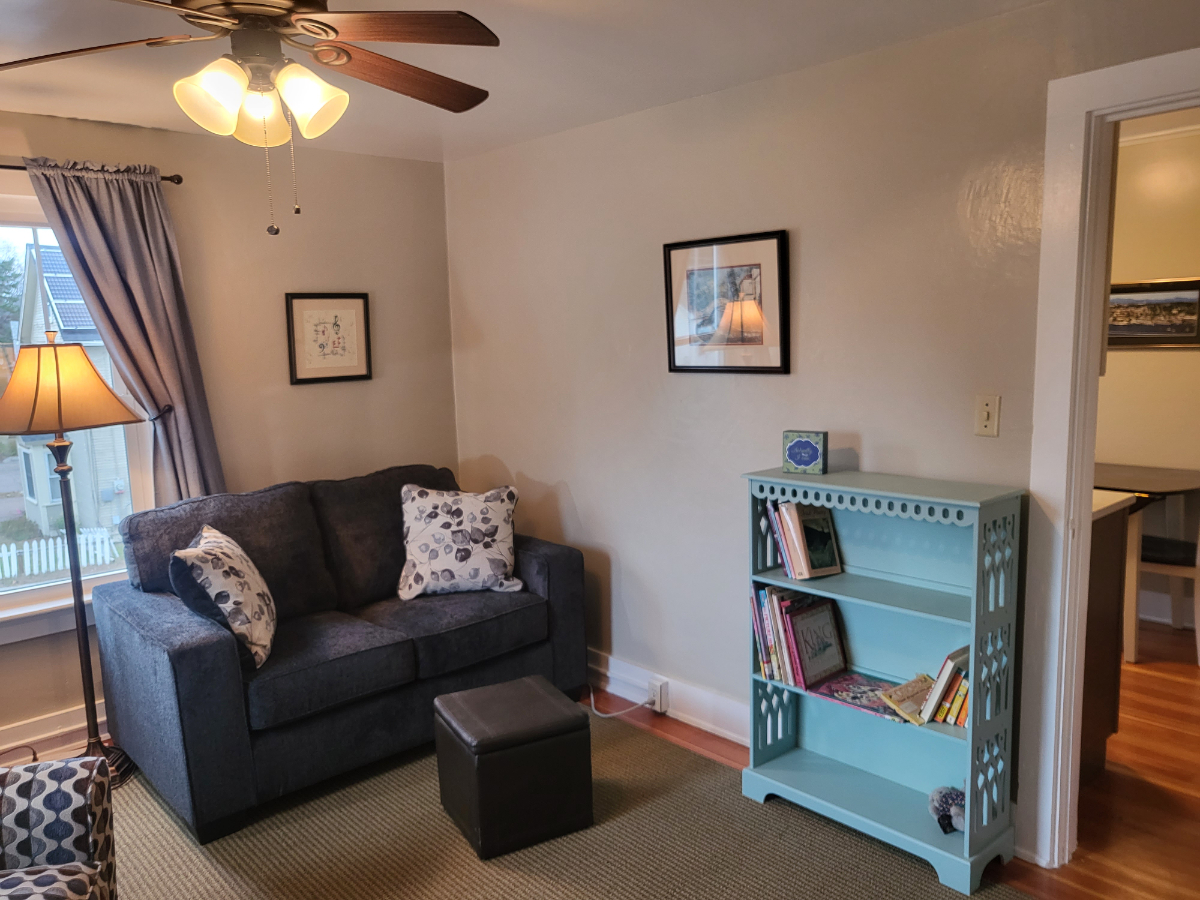 One-plus Bedroom Apartment near Five Corners - Photo 2