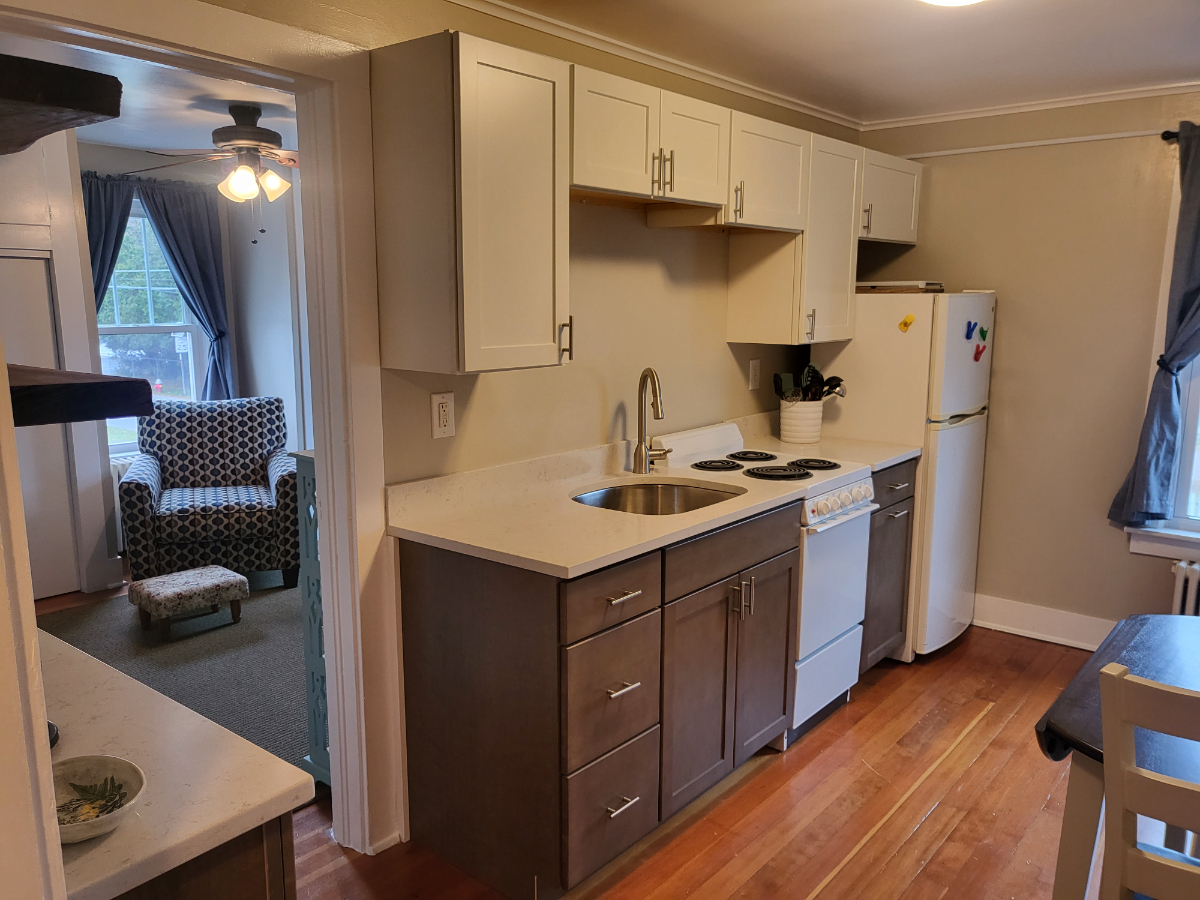 One-plus Bedroom Apartment near Five Corners - Photo 4